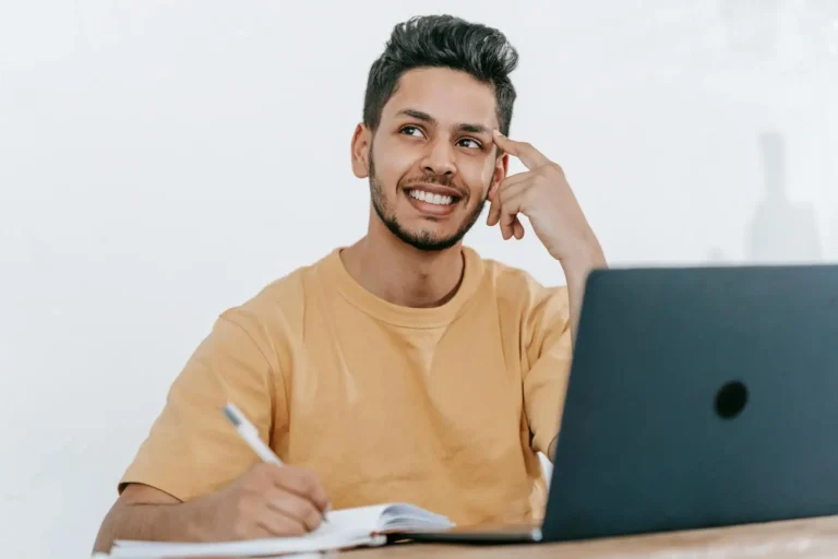 Création d&rsquo;entreprise : quatre blocs pour se lancer sans se noyer dans la paperasse