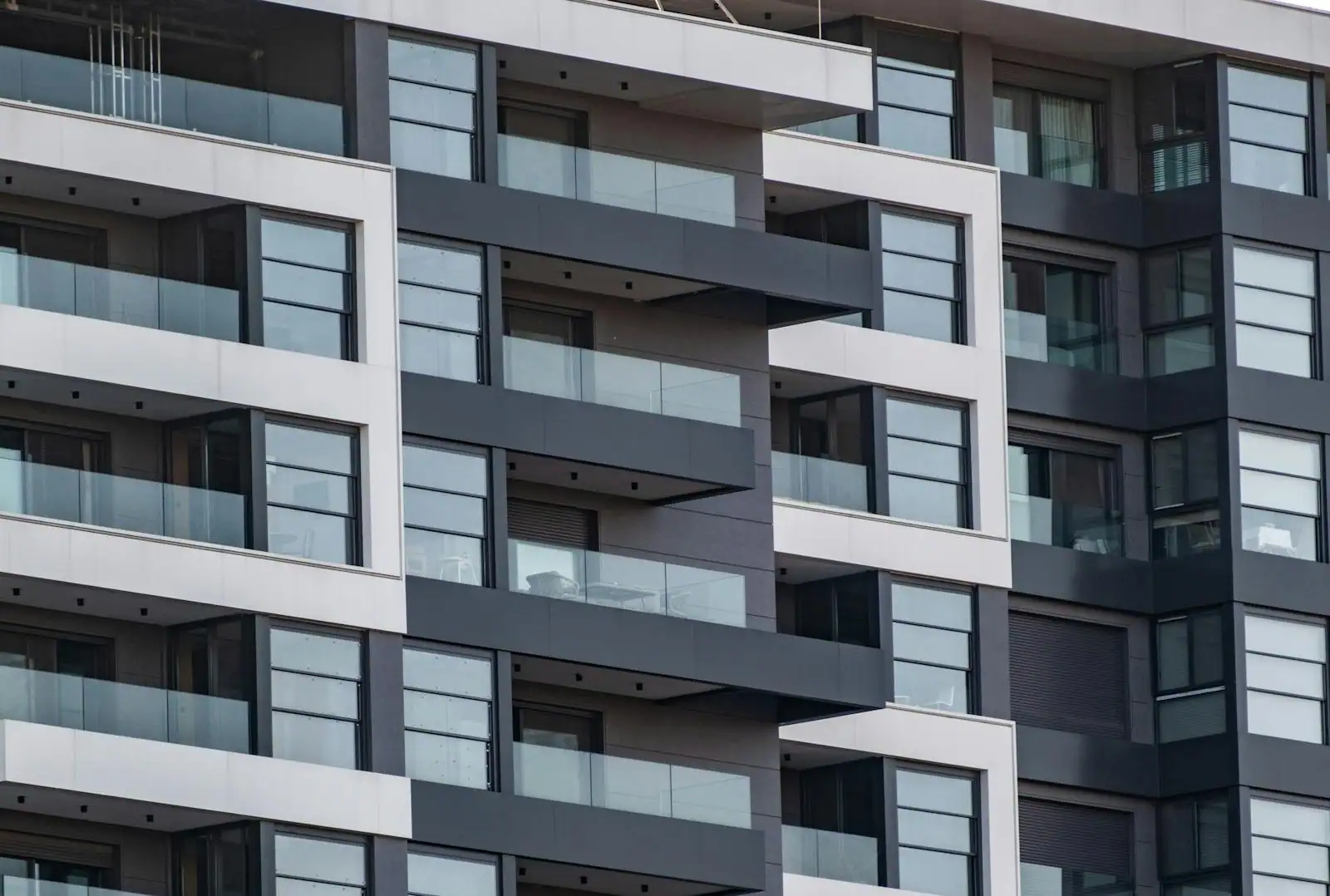 Immeubles résidentiels modernes, illustrant l'épargne investie dans l'immobilier