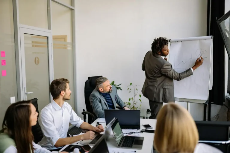 Management des organisations : repères théoriques utiles et application concrète