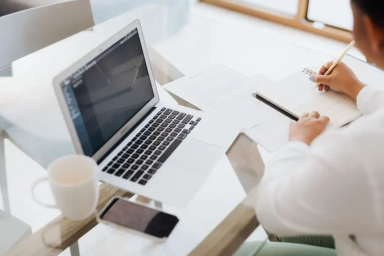 Lettre de motivation en candidature spontanée : la trame qui crée l&rsquo;intérêt