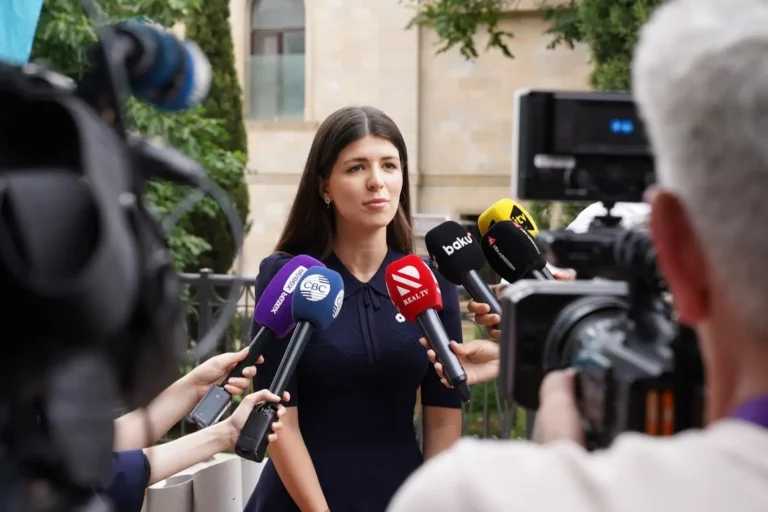 Communication institutionnelle : définition, rôle et exemples