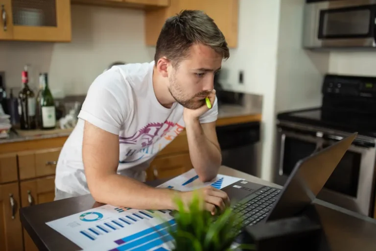 Devenir data analyst freelance : le métier, les compétences et le statut