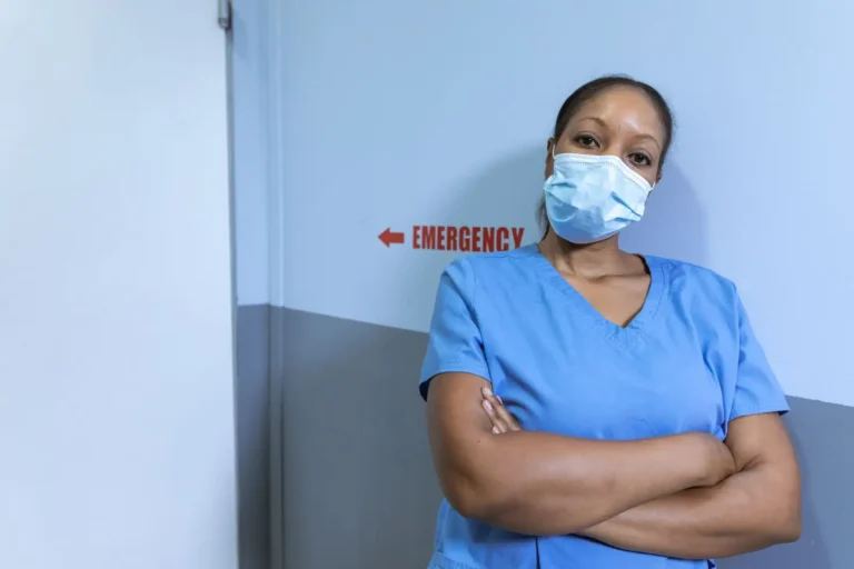 Reconversion d&rsquo;infirmière : les voies possibles et comment les financer