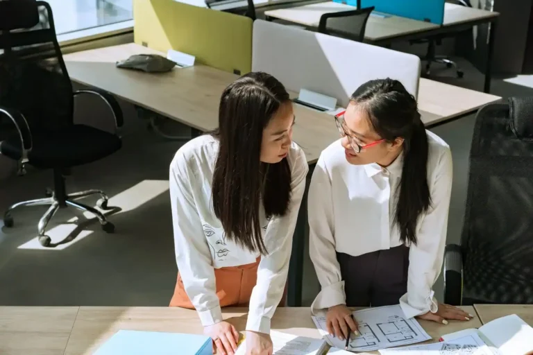 Communication horizontale : ce qu&rsquo;elle change dans une équipe